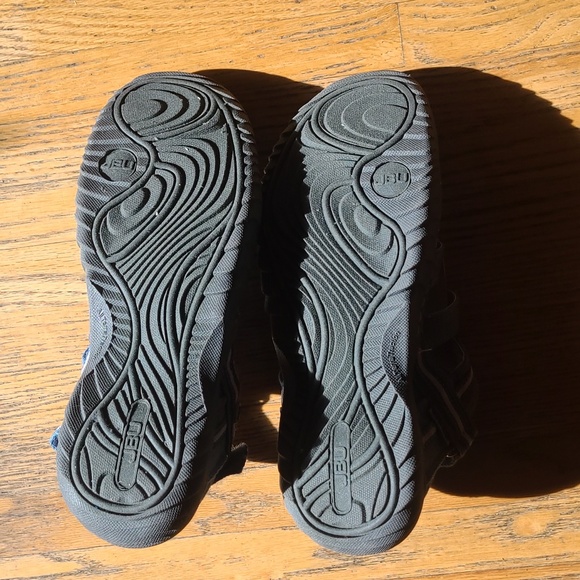 JBU Olympia Water Ready Sandals size 9M - Picture 2 of 3